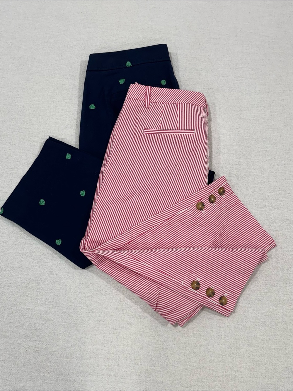 Talbots Lot Red Seersucker Stripe Capri & Embroidered Palm Navy Capri Pants Sz 8